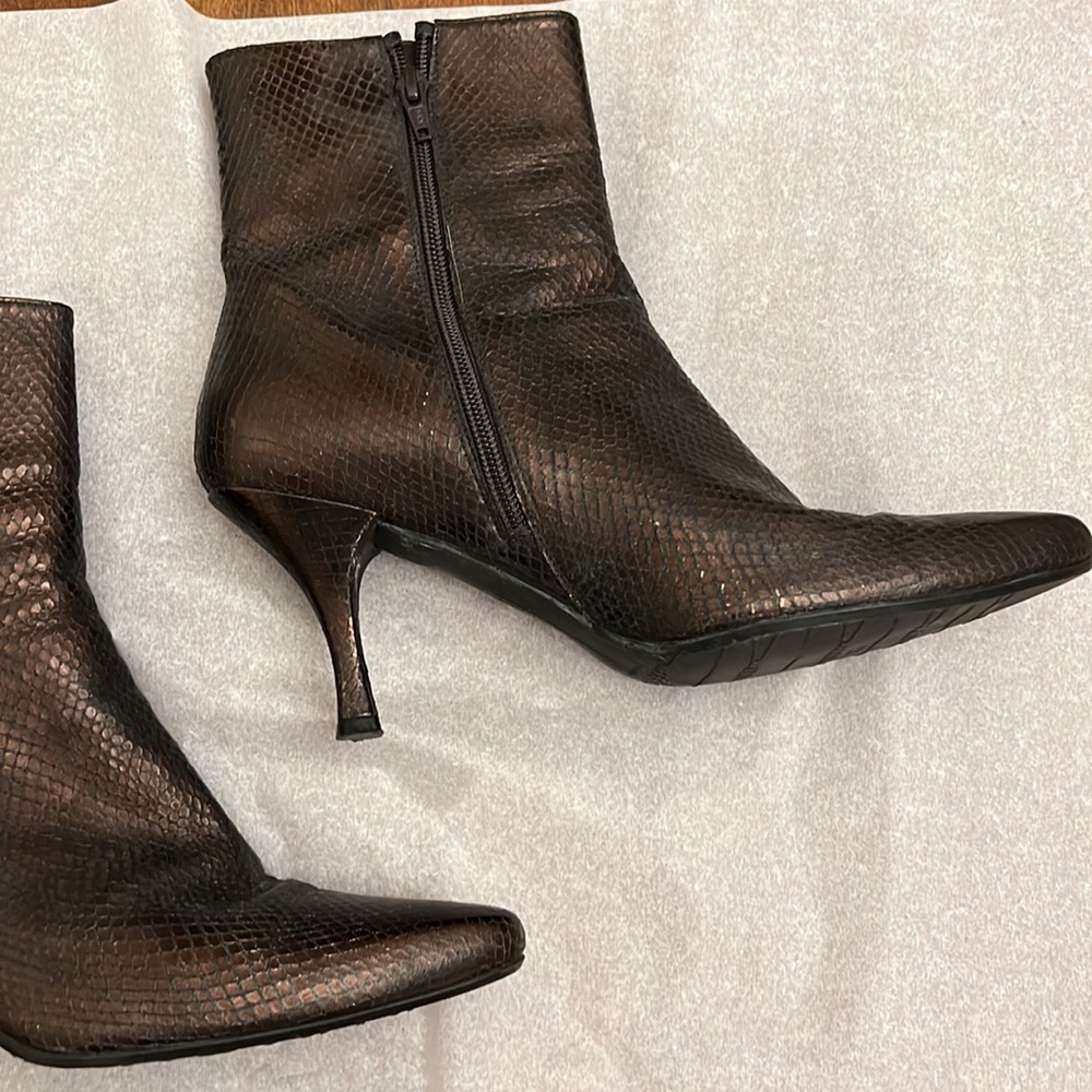 Women’s Stuart Weitzman Boots. Python, Or Some Ki… - image 3